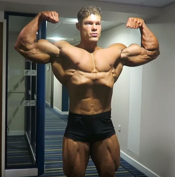 Ejemplo del cuerpo clásico de la categoría Classic Physique