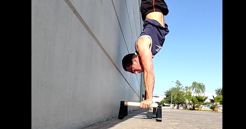 Posición del pino manos inicial